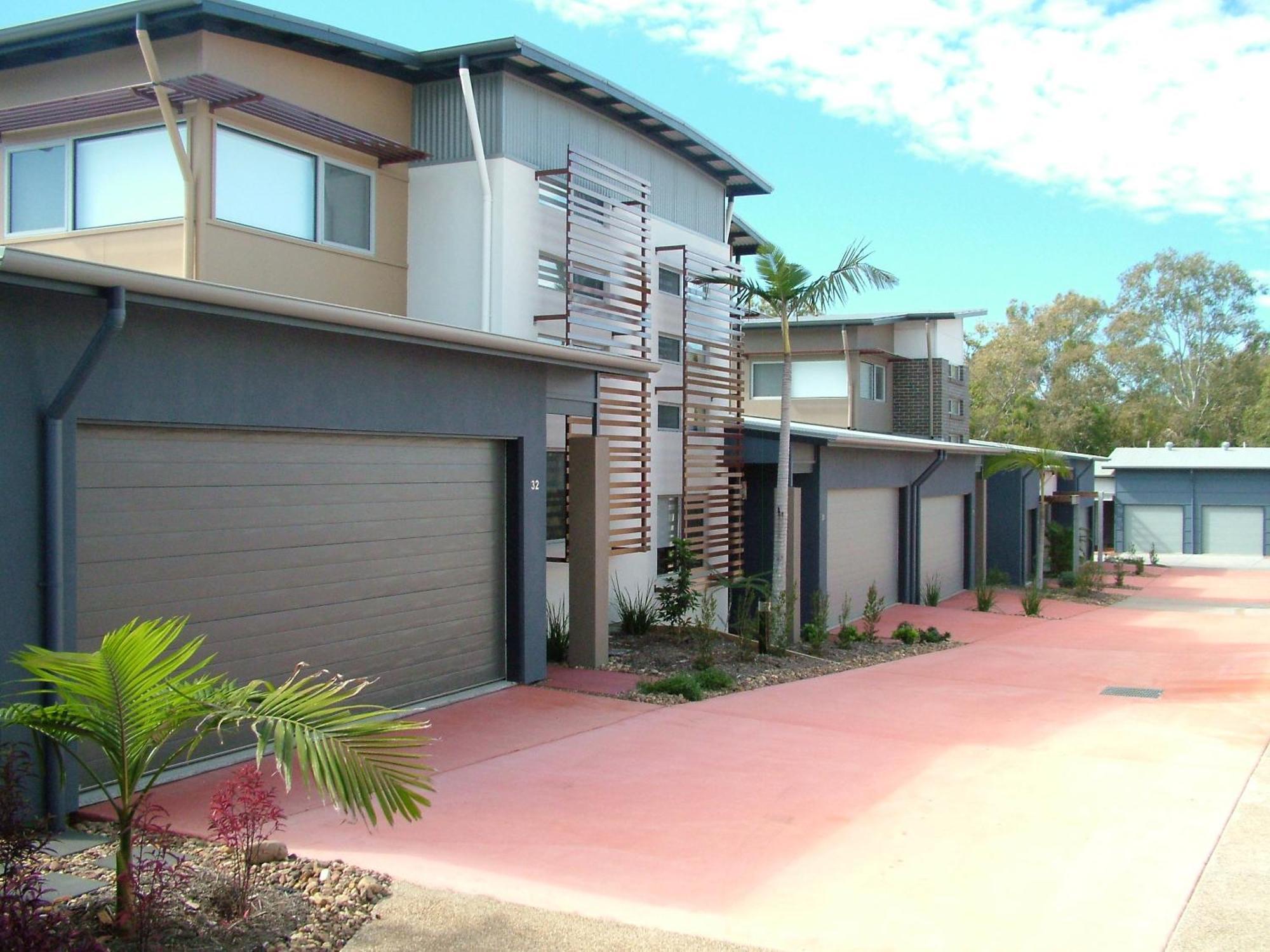Quarterdecks Retreat Villa Urangan Exteriör bild