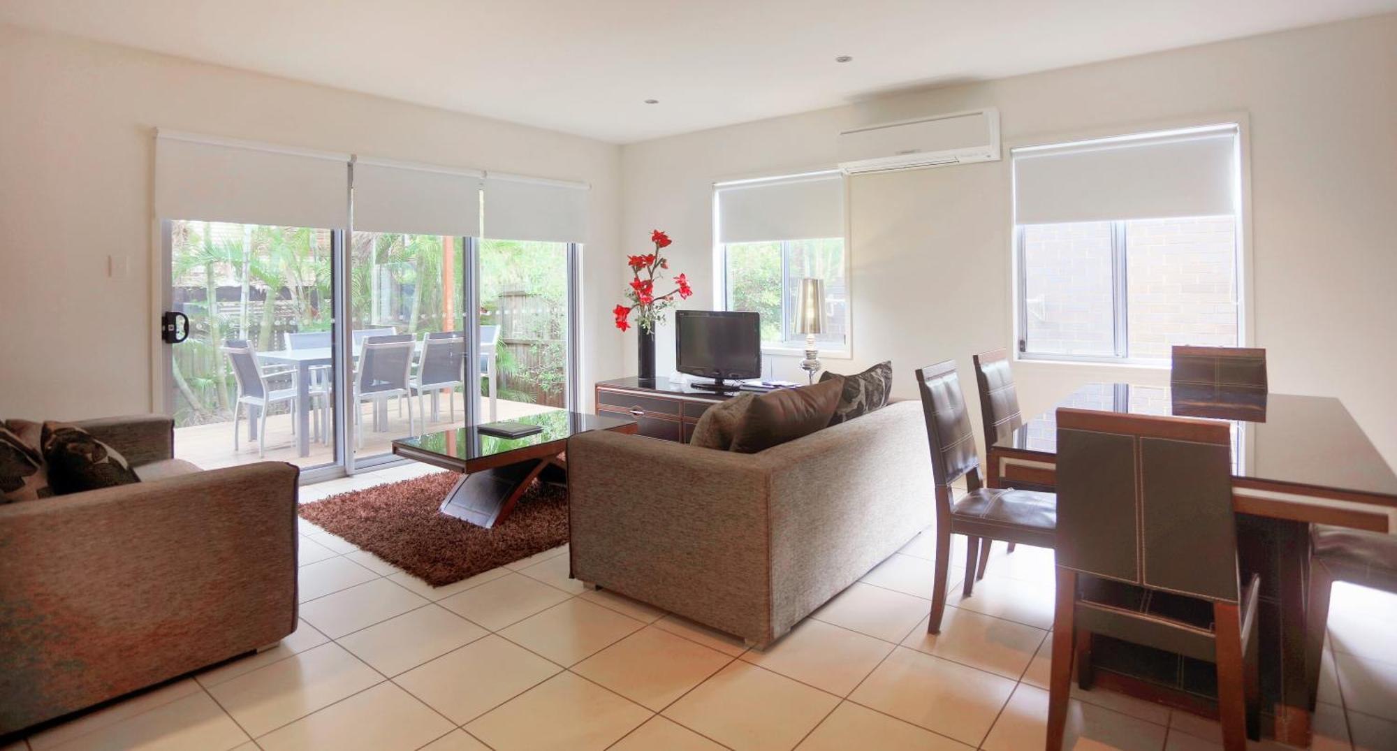 Quarterdecks Retreat Villa Urangan Rum bild