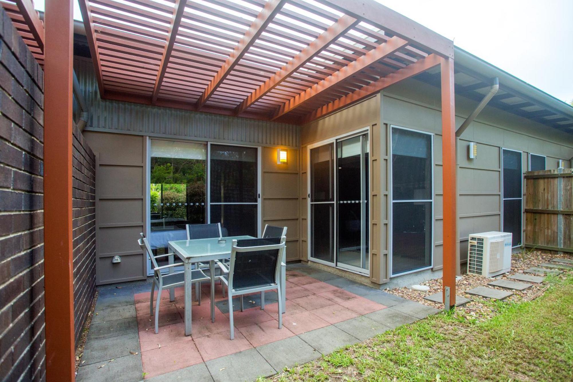 Quarterdecks Retreat Villa Urangan Rum bild