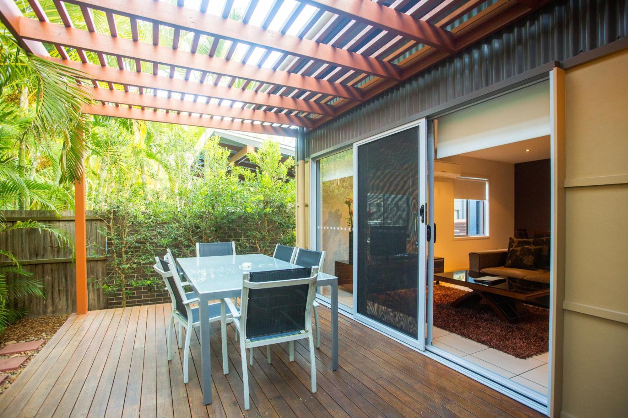 Quarterdecks Retreat Villa Urangan Rum bild