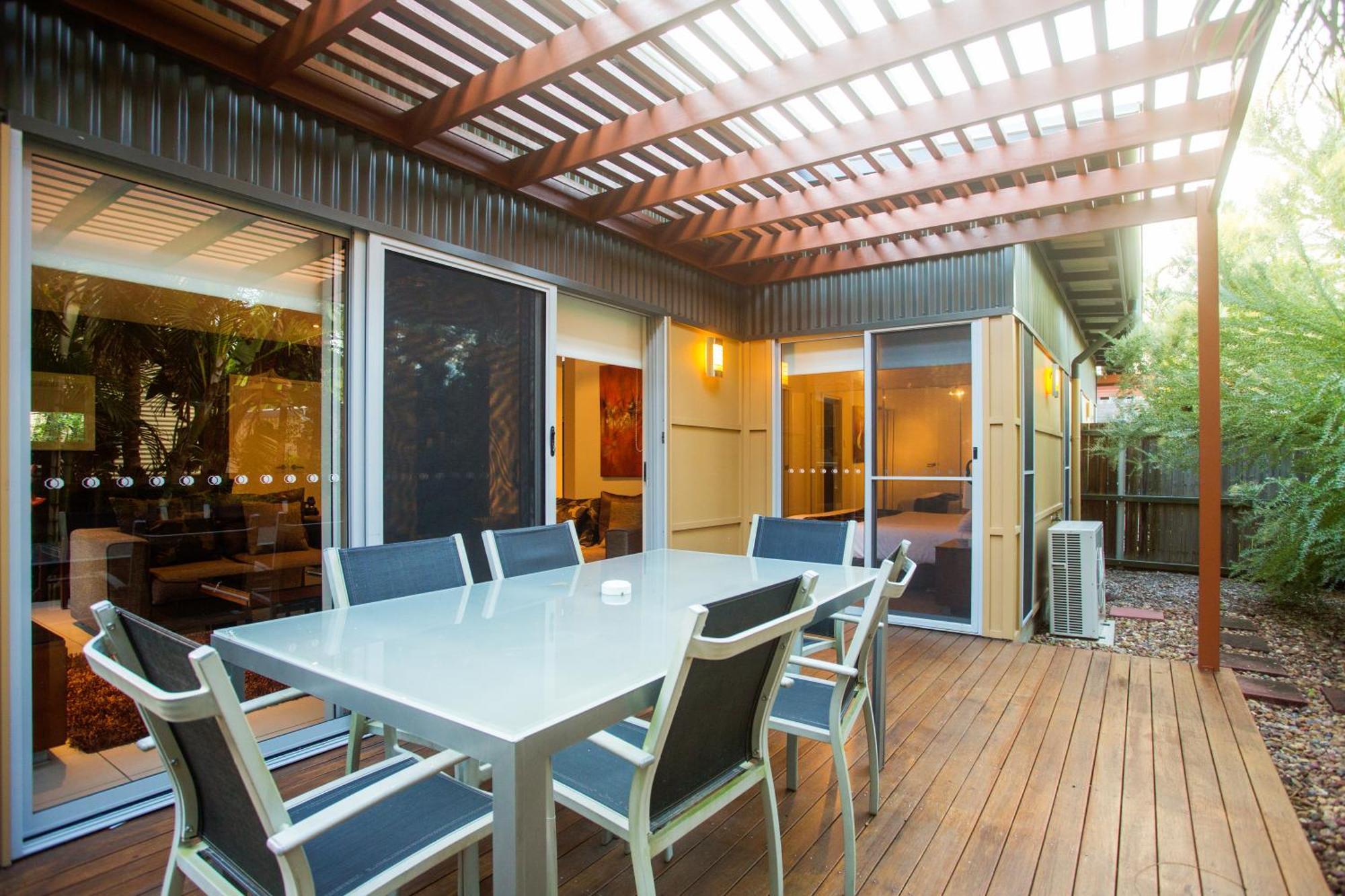 Quarterdecks Retreat Villa Urangan Rum bild
